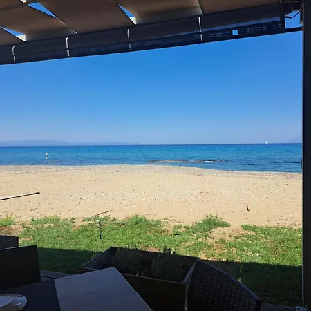 Nikos Kastro 3 *